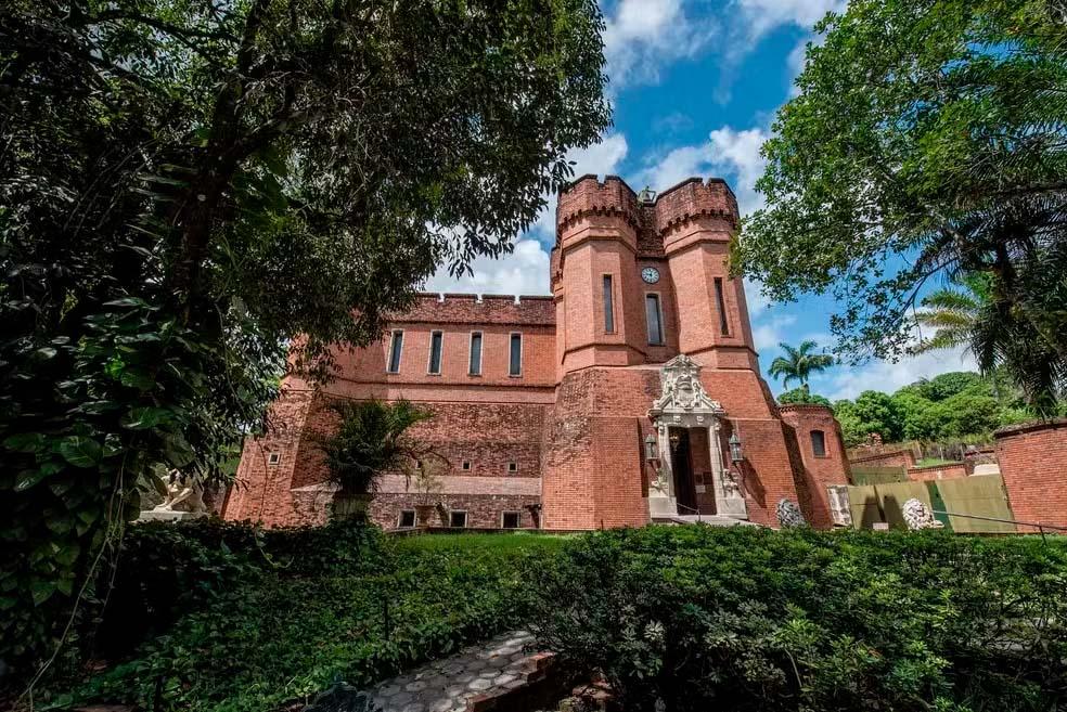 Foto do Castelo de Brennand, em Recife.