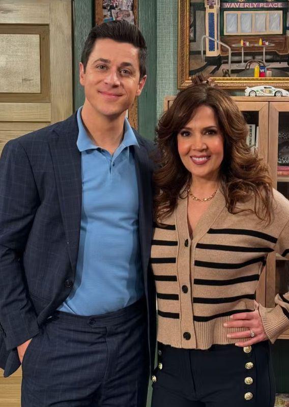 David Henrie ao lado de Maria Canals-Barrera 