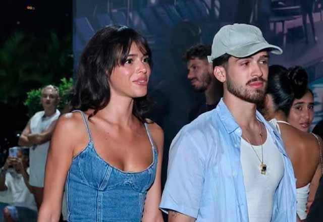 Bruna Marquezine e João Gulherme juntos chegando em festa da Ludmilla.