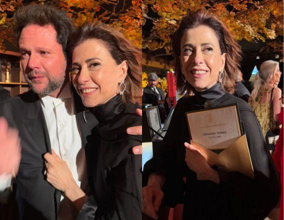 Selton Mello e Fernanda Torres, e Fernanda Torres segurando o envelope de premiados com o seu nome