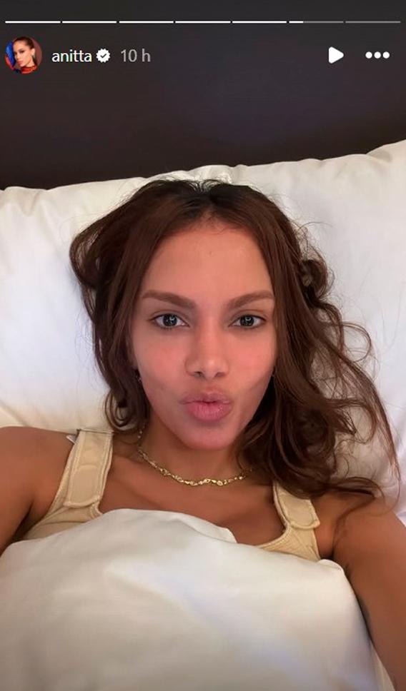 anitta fez dois procedimentos estéticos