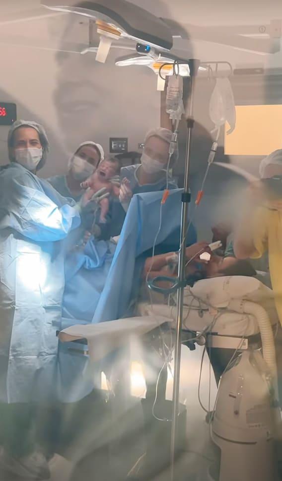imagens do nascimento de mel, filha de neymar e bruna