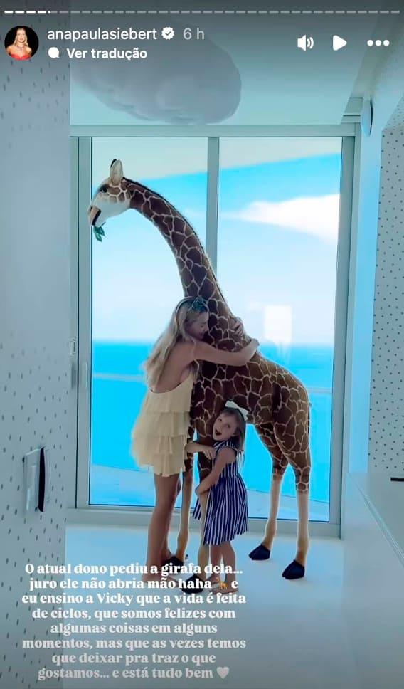 ana paula siebert e vicky se despedindo da girafa