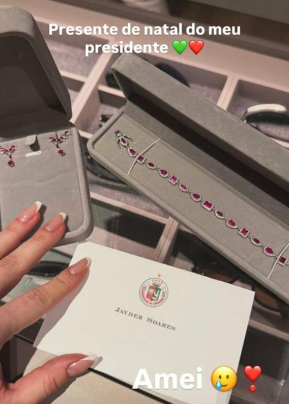 Presente da Natal que Virginia ganhou do presidente da Grande Rio