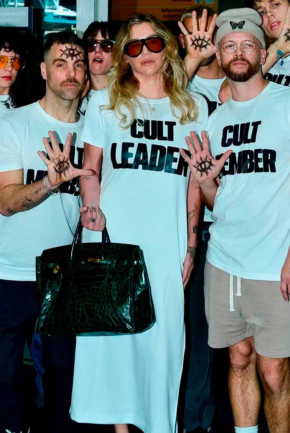 Kesha desembarcando em São Paulo.