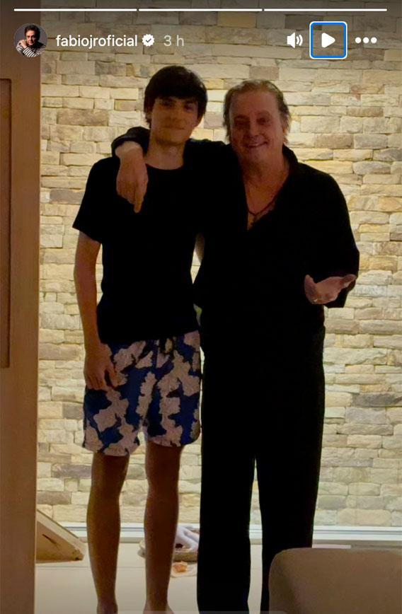 fábio jr ao lado do filho mais novo