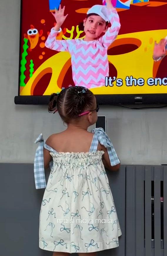 print dos stories de amanda kimberly onde ela mostra a filha helena