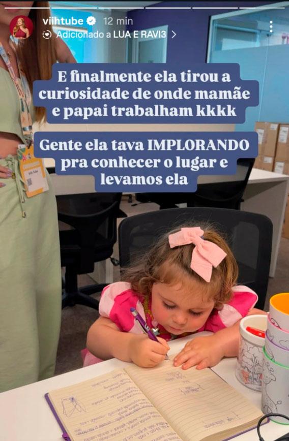 FiIha de Viih Tube desenhando no escritório da mãe