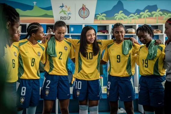 Atrizes do filme Marta caracterizadas como jogadoras da seleção feminina
