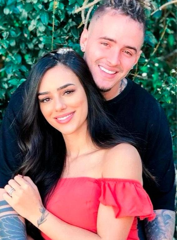 bruna biancardi sendo abraçada pelo ex-namorado, o músico caique gama