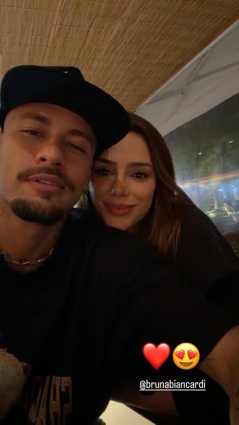 Bruna Biancardi e Neymar em selfie